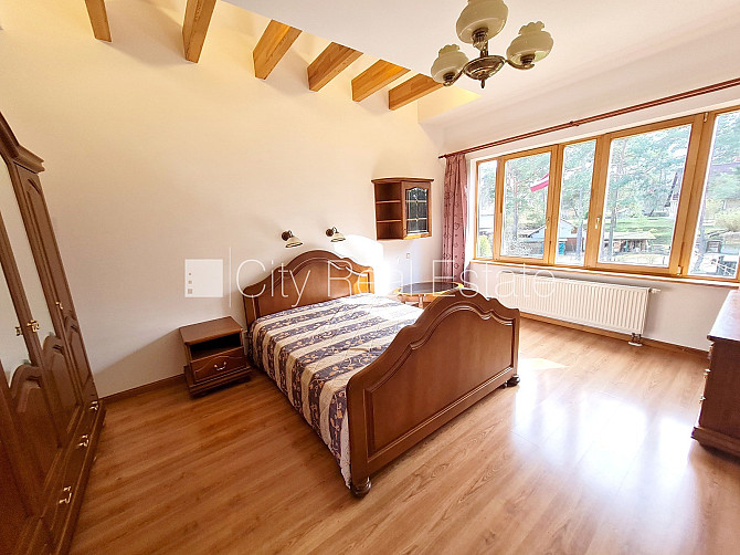 Частный дом, территория обнесена железным забором, места для нескольких машин, Рига - изображение 7