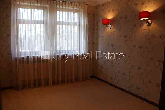 Частный дом, благоустроенная озеленённая территория, территория обнесена Юрмала