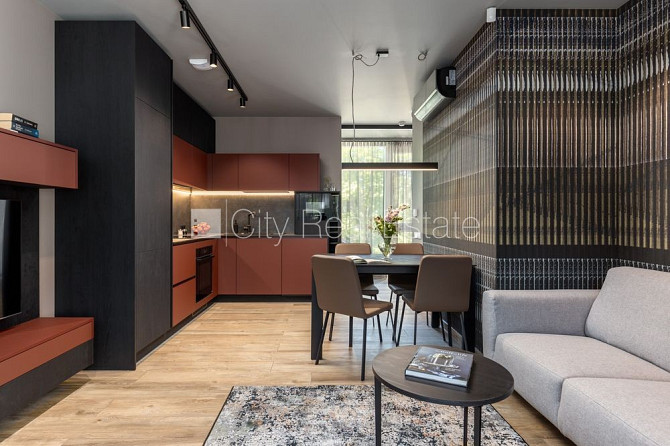 Jaunceltne, fasādes māja, zaļā teritorija, labiekārtots apzaļumots pagalms, pazemes Jūrmala - foto 2