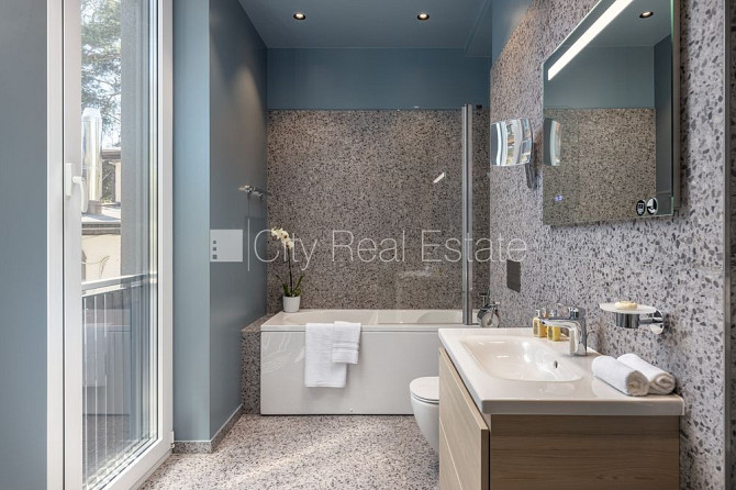 Jaunceltne, fasādes māja, zaļā teritorija, labiekārtots apzaļumots pagalms, pazemes Jūrmala - foto 7