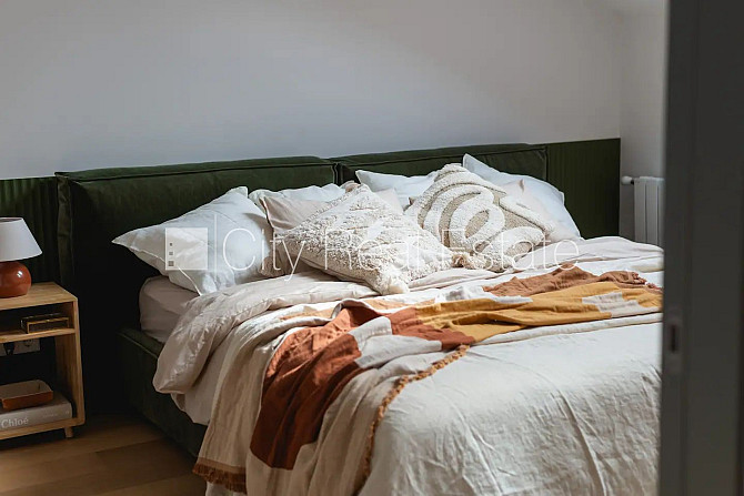 Реновированный дом, апартаменты люкс 82 м2, лифт, лестничная клетка после Рига - изображение 10