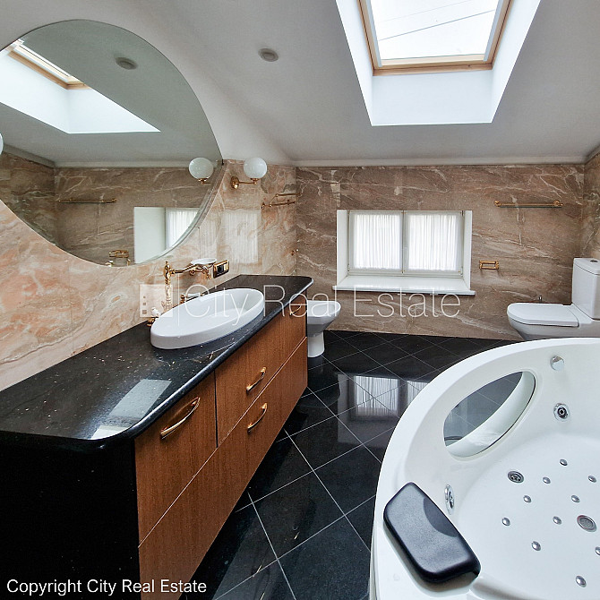 Фасадный дом, реновированный дом, вход с улицы, лифт, лестничная клетка после Рига - изображение 20