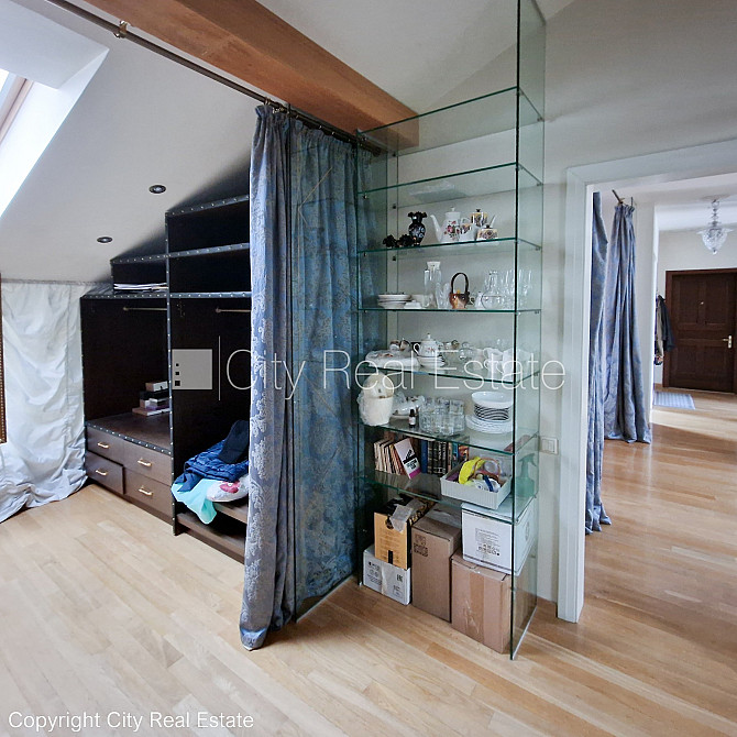 Фасадный дом, реновированный дом, вход с улицы, лифт, лестничная клетка после Рига - изображение 17