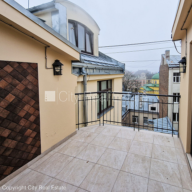 Фасадный дом, реновированный дом, вход с улицы, лифт, лестничная клетка после Рига - изображение 9