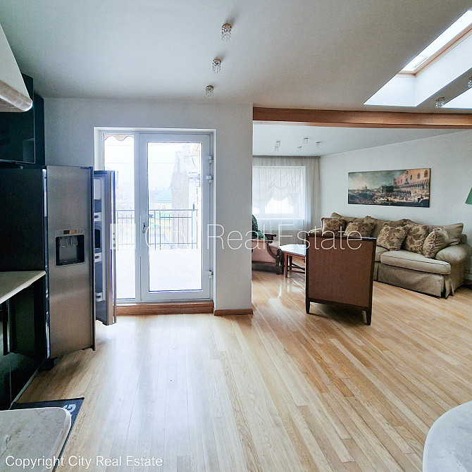 Фасадный дом, реновированный дом, вход с улицы, лифт, лестничная клетка после Рига - изображение 7