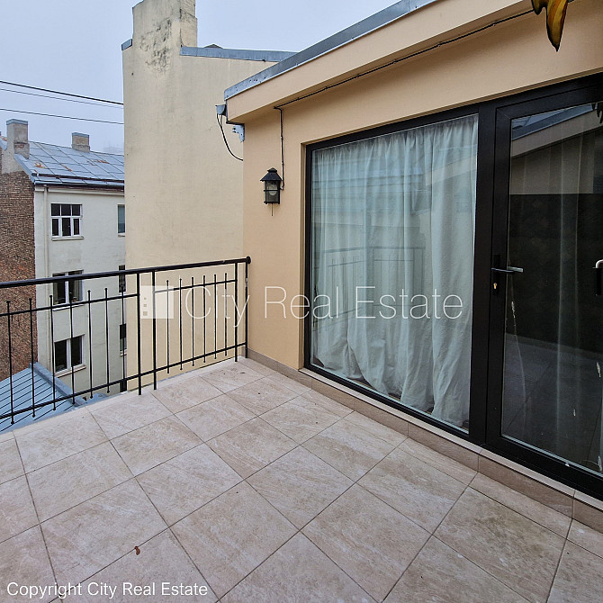 Фасадный дом, реновированный дом, вход с улицы, лифт, лестничная клетка после Рига - изображение 10