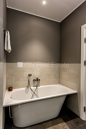 Jaunceltne, fasādes māja, zaļā teritorija, labiekārtots apzaļumots pagalms, teritorijas Jūrmala - foto 2