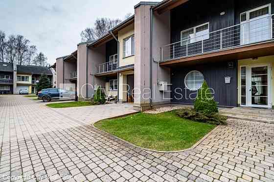 Рядный дом, зеленая территория, благоустроенный озеленённый двор, закрытая Jūrmala