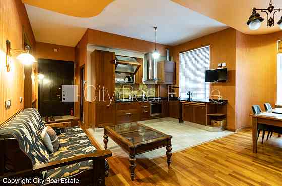 Реновированный дом, платная стоянка, лифт, количество спален 1 шт., гостиная, одна Рига