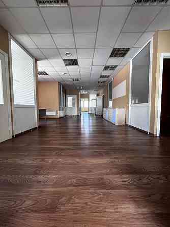 Территория обнесена забором, закрытая территория, места для нескольких машин, Rīga