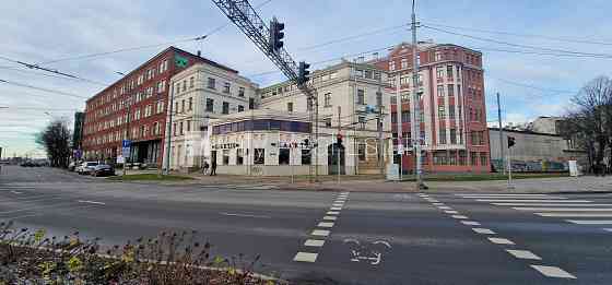 Земля в собственности, фасадный дом, на подвальном этаже доступно кладовое Рига