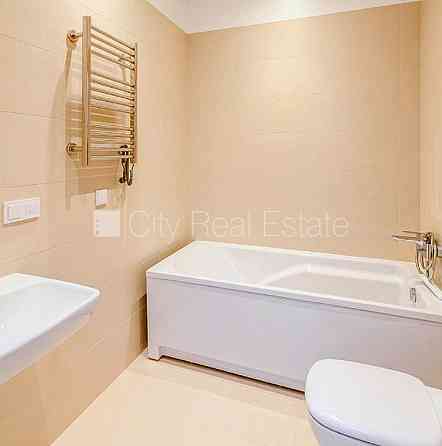 Земля в собственности, новостройка, монолитные бетонные стены, благоустроенная Юрмала