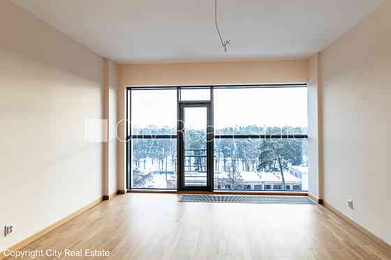 Земля в собственности, новостройка, монолитные бетонные стены, зеленая Юрмала