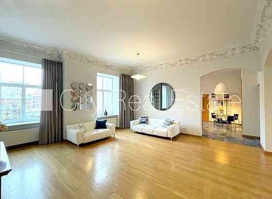 Фасадный дом, реновированный дом, благоустроенная озеленённая территория, Rīga