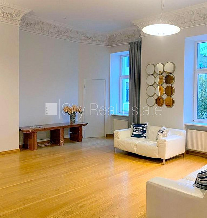 Fasādes māja, renovēta māja, labiekārtota apzaļumota teritorija, bruģēts piebraucamais Rīga - foto 3