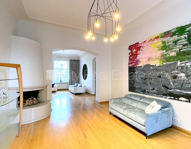 Fasādes māja, renovēta māja, labiekārtota apzaļumota teritorija, bruģēts piebraucamais Rīga - foto 13