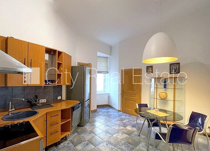 Fasādes māja, renovēta māja, labiekārtota apzaļumota teritorija, bruģēts piebraucamais Rīga - foto 8