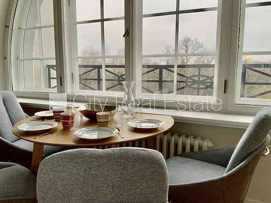 Фасадный дом, реновированный дом, благоустроенная озеленённая территория, Rīga