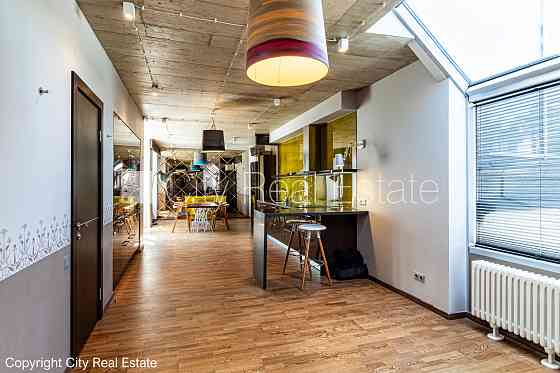 Фасадный дом, реновированный дом, поменянное покрытие крыши, фасад с Rīga