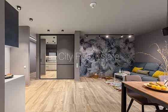 Новостройка, фасадный дом, зеленая территория, подземная стоянка, вход с улицы, Jūrmala