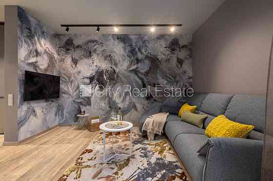 Новостройка, фасадный дом, зеленая территория, подземная стоянка, вход с улицы, Jūrmala