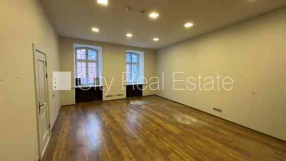 Фасадный дом, реновированный дом, плата за обслуживание одного квадратного метра Рига