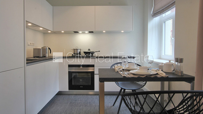 Fasādes māja, renovēta māja, labiekārtots apzaļumots pagalms, slēgts pagalms, ieeja no Rīga - foto 1