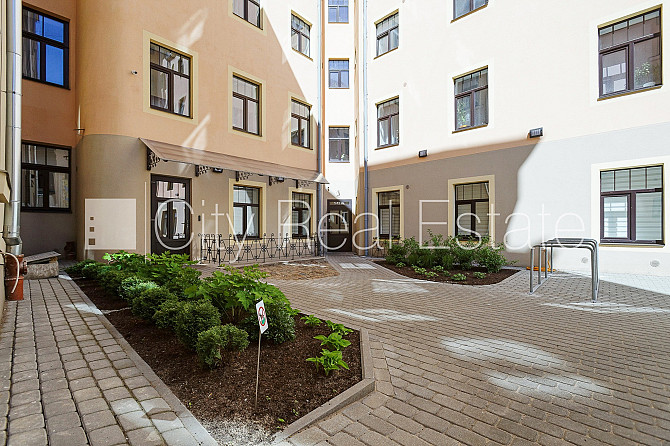 Renovēta māja, slēgts pagalms, ieeja no ielas, kāpņu telpa pēc kapitālā remonta, istabas Rīga - foto 17