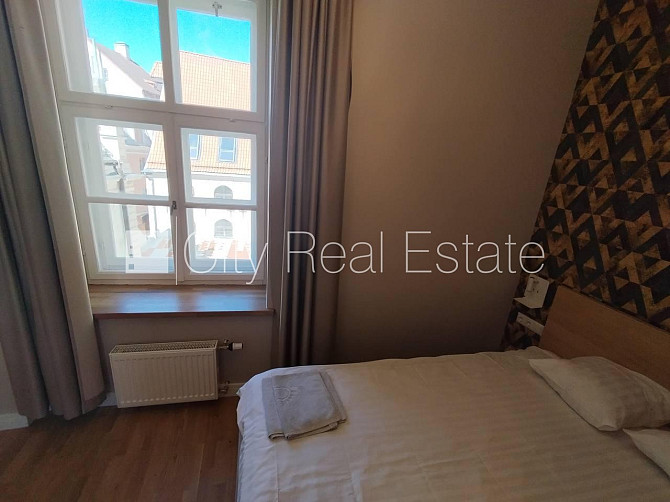 Fasādes māja, iespēja nomāt autostāvvietu, ieeja no ielas, kāpņu telpa pēc kapitālā Rīga - foto 2