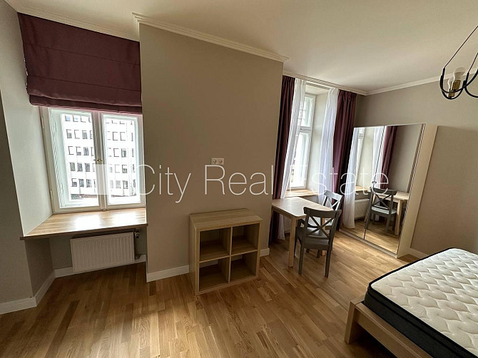 Fasādes māja, iespēja nomāt autostāvvietu, ieeja no ielas, kāpņu telpa pēc kapitālā Rīga - foto 1