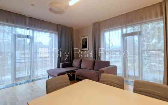 Земля в собственности, новостройка, фасадный дом, количество квартир в здании 4 Рига