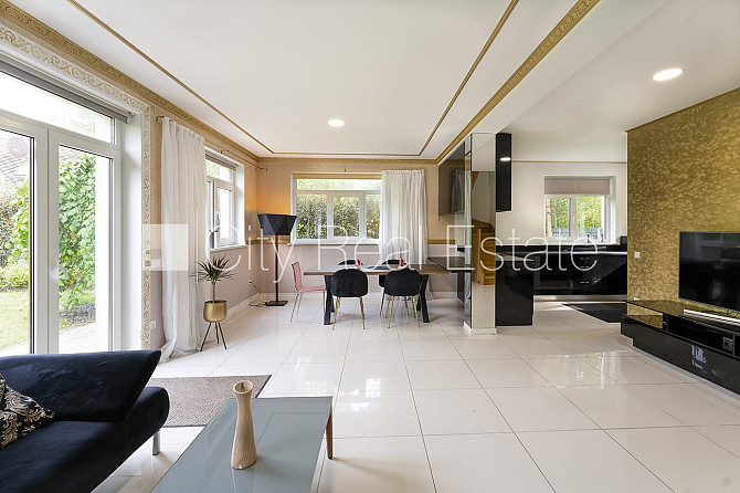 Privātmāja, fasāde ar dekoratīvo apmetumu, labiekārtots apzaļumots pagalms, garāža vienai Jūrmala - foto 5