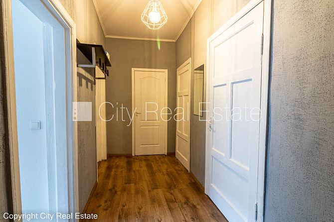 Фасадный дом, реновированный дом, кирпичные стены, лестничная клетка после Рига - изображение 15