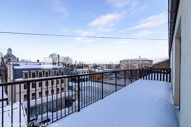 Jaunceltne, labiekārtots apzaļumots pagalms, ieeja no ielas, ir lifts, kāpņu telpa pēc Rīga - foto 2