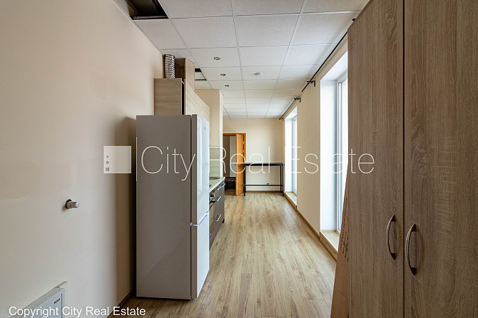 Jaunceltne, labiekārtots apzaļumots pagalms, ieeja no ielas, ir lifts, kāpņu telpa pēc Rīga - foto 6