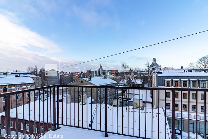 Jaunceltne, labiekārtots apzaļumots pagalms, ieeja no ielas, ir lifts, kāpņu telpa pēc Rīga - foto 1