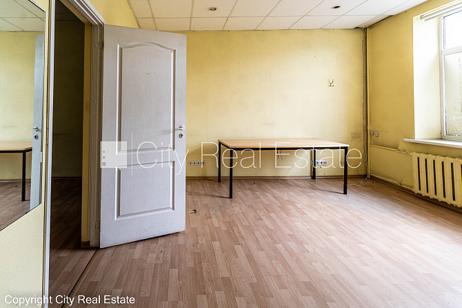 Здание во дворе, закрытый двор, въездные ворота оснащены автоматической Рига - изображение 7