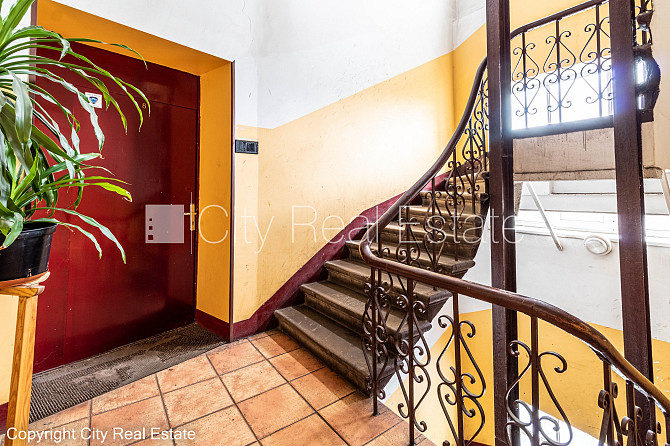 Здание во дворе, закрытый двор, въездные ворота оснащены автоматической Рига - изображение 11