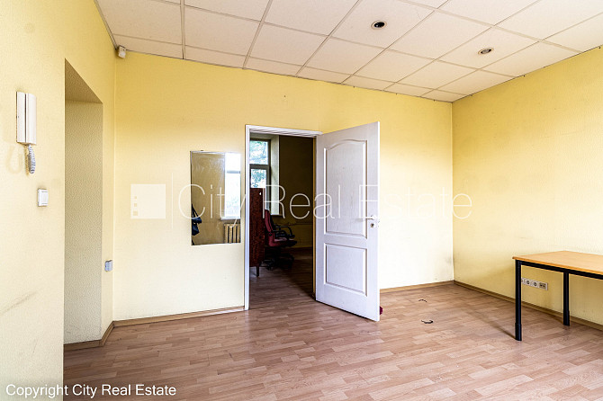 Здание во дворе, закрытый двор, въездные ворота оснащены автоматической Рига - изображение 4