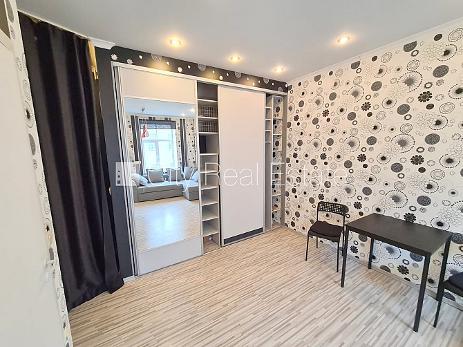 Pagalma ēka, renovēta māja, slēgts pagalms, ieeja no pagalma, ir lifts, kāpņu telpa pēc Rīga - foto 11