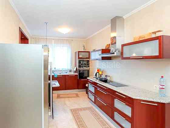 Новостройка, благоустроенная озеленённая территория, закрытая территория, Jūrmala