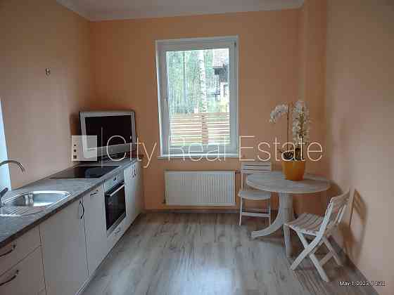 Таунхаус, благоустроенный озеленённый двор, закрытый двор, территория обнесена Юрмала