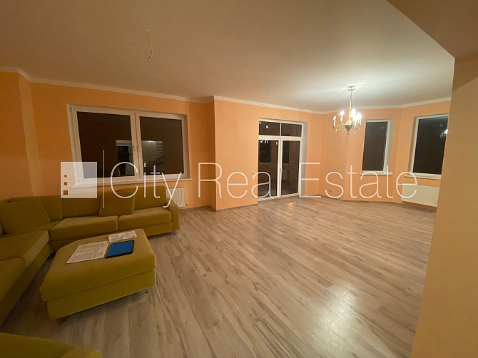 Dvīņu māja, labiekārtots apzaļumots pagalms, slēgts pagalms, iežogota teritorija ar koka Jūrmala - foto 13