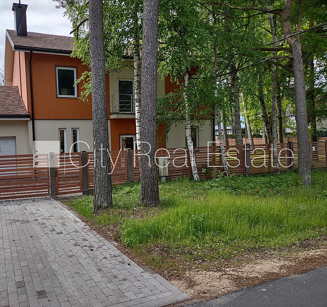 Dvīņu māja, labiekārtots apzaļumots pagalms, slēgts pagalms, iežogota teritorija ar koka Jūrmala - foto 9