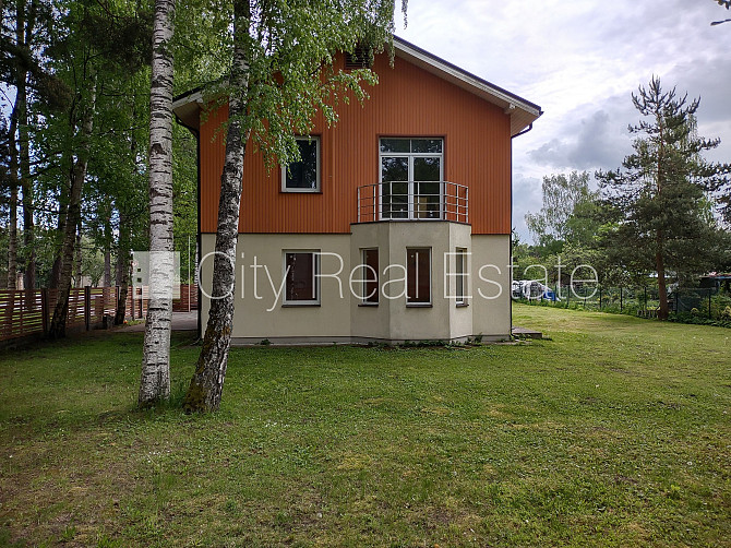 Dvīņu māja, labiekārtots apzaļumots pagalms, slēgts pagalms, iežogota teritorija ar koka Jūrmala - foto 1