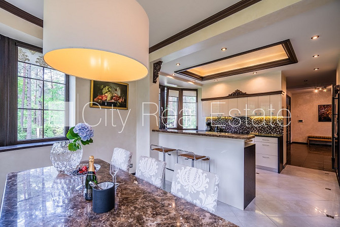 Частный дом, благоустроенный озеленённый двор, въездные ворота оснащены Юрмала - изображение 6