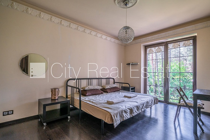 Частный дом, благоустроенный озеленённый двор, въездные ворота оснащены Юрмала - изображение 20