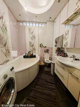 Земля в собственности, фасадный дом, реставрированный дом, благоустроенный Рига