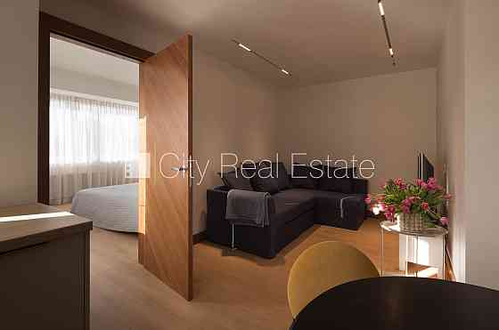 Земля в собственности, кирпичные стены, благоустроенная озеленённая территория, Юрмала