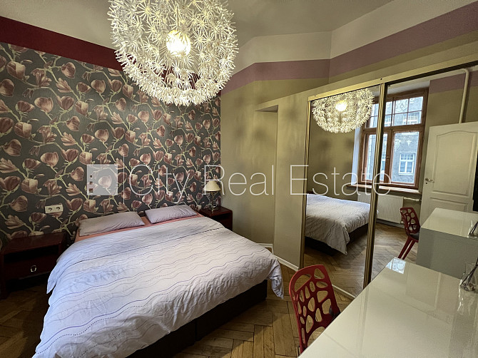 Fasādes māja, renovēta māja, ir lifts, kāpņu telpa pēc kapitālā remonta, viena istaba Rīga - foto 19